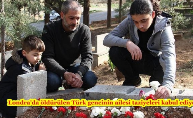 Londra'da öldürülen Türk gencinin ailesi taziyeleri kabul ediyor