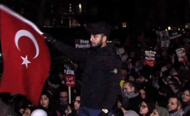 Londra’da Türk bayraklı ’Kudüs’ protestosu