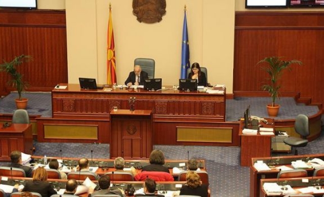 Makedonya'da Arnavutça'nın resmi dil olması meclisten geçti