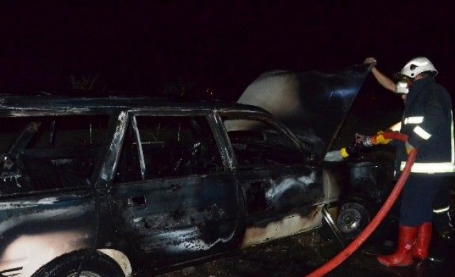 Malatya’da 2 Aracın Yanması Polisi Alarma Geçirdi