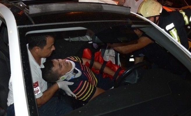 Manisa’da iki Otomobil Çarpıştı 1’i Çocuk 1’İ Hamile 4 Yaralı