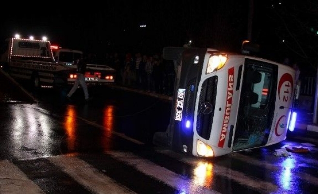 Nevşehir’de Ambulans Kaza Yaptı: 3 Yaralı