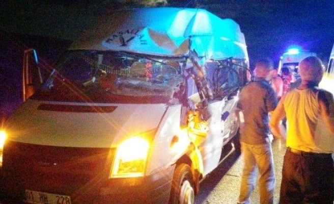Minibüs Tır’la Çarpıştı Kazada 20 Kişi Yaralandı