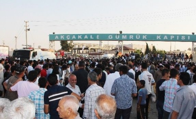 On Binlerce Suriyeli Türkiye’ye Geçiş Yaptı