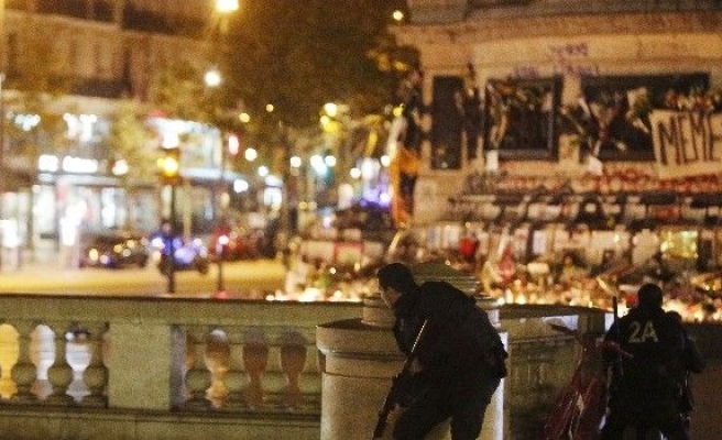 Paris’te Bomba Söylentisi Paniğe Neden Oldu