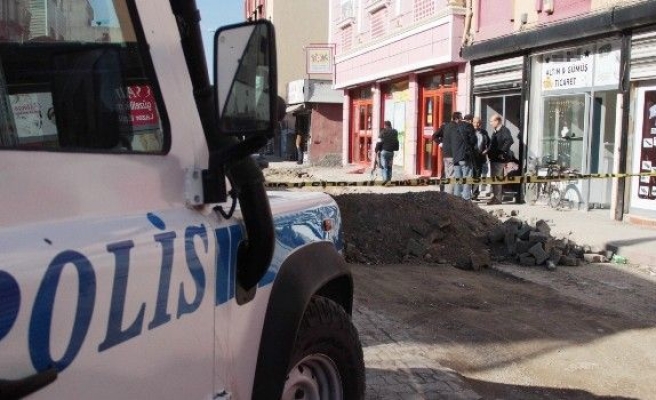 Polis Kuyumcu Soyguncularını Bir Saatte Yakaladı