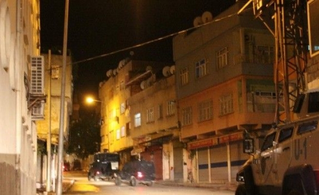 Siirt’te Polis Araçlarına Molotoflu Ve Taşlı Saldırı