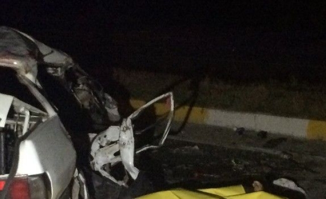Ters İstikamete Giren Traktör Otomobil İle Çarpıştı: 3 Ölü, 2 Yaralı