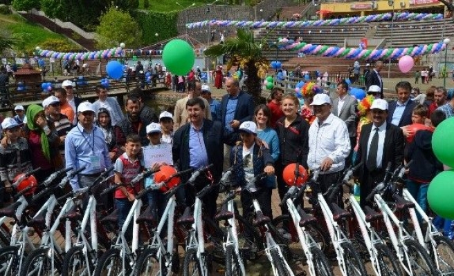 Trabzon’da Bisiklet Dağıtımı