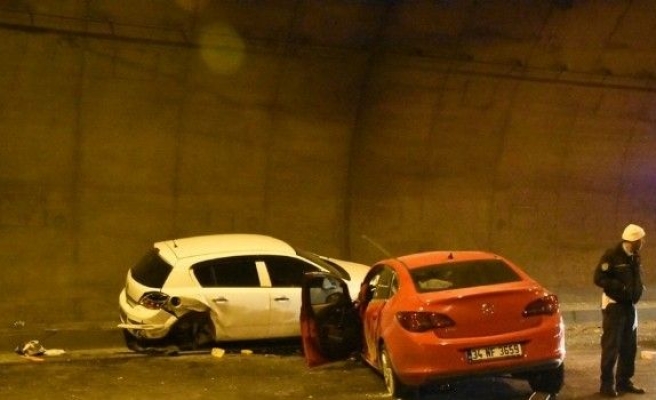 Tünelde zincirleme trafik kazası; 2’si ağır 5 yaralı