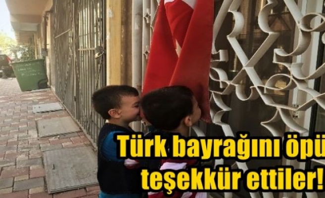 Türk bayrağını öpüp teşekkür ettiler!