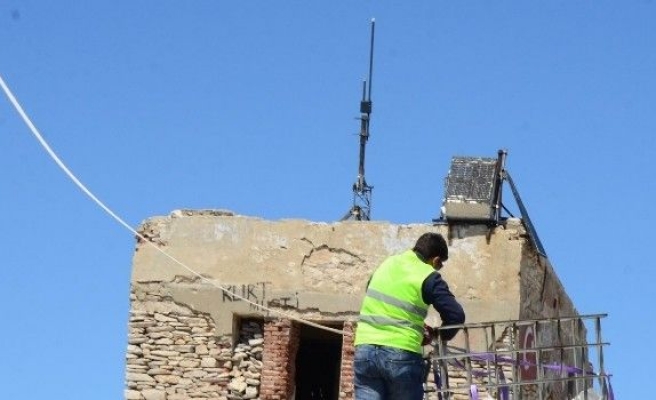 Uludağ’ın Zirvesindeki Dağcıların Sığınma Evine Helikopterli Onarım