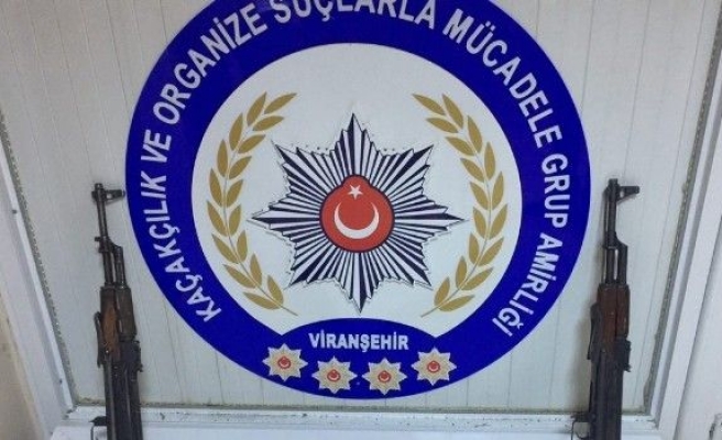 Viranşehir’de 4 kalaşnikofla yakalanan 2 şüpheli tutuklandı