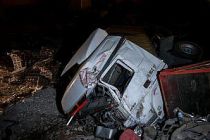 Bursa'da tır ile kamyon çarpıştı: 2 yaralı