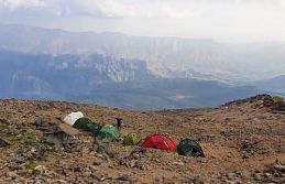 Türk dağcılar İran'daki Demavend Dağı'nın...