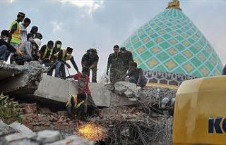 Endonezya’daki depremde ölü sayısı 131'e yükseldi