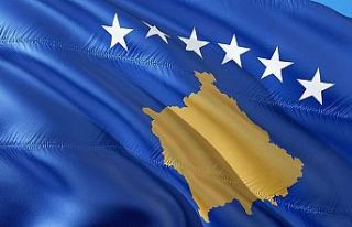 KOSOVA'DA HÜKÜMET TÜRK BAYRAĞINA YÖNELİK...