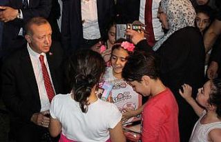 Erdoğan piknik yapan vatandaşlarla sohbet etti