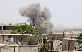 Rejim ve destekçileri İdlib'e saldırmaya devam...