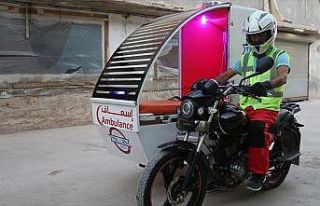Suriye'de enkaz engeline 'motosiklet ambulans' çözümü