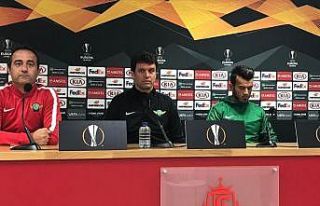 Akhisarspor Teknik Direktörü Arslan: Bizim açımızdan...