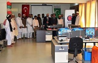 TİKA Pakistan'da robot laboratuvarı açtı