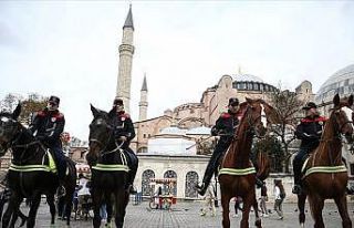 'Atlı Birlikler' Sultanahmet'te devriyeye başladı