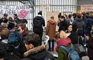Fransa'da öğrencilerin eylemleri sürüyor