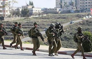 İsrail askerleri yıkıma direnen 150 Filistinliyi...
