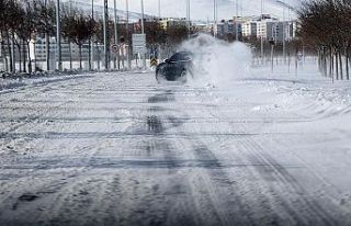 'Karlı ve buzlu' yolları kullanan sürücülere...