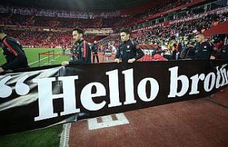 A Milli Futbol Takımı ısınmaya 'Hello brother'...