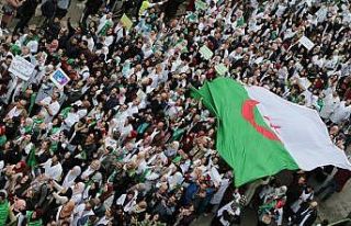 Cezayir'de Buteflika karşıtı gösteriler devam...