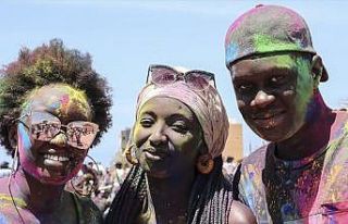 Senegal'de Holi Festivali