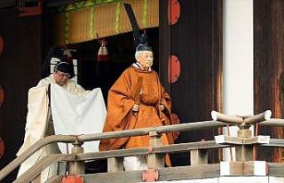 Akihito ile 30 yıl, doğal afetler, 17 başbakan...