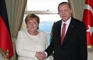 Cumhurbaşkanı Erdoğan'dan Almanya Başbakanı Merkel'e...