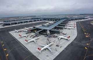 İstanbul'da uçaklar ortalama 143 yolcuyla iniş...
