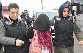 DEAŞ'lı kadın teröristi PKK'lılar sınıra...
