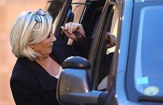 Fransa'da aşırı sağcı Le Pen mahkemeye çıkacak