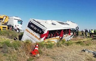 Aksaray'da yolcu otobüsü şarampole devrildi: 10...