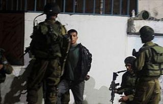 İsrail güçleri 8 Filistinliyi gözaltına aldı