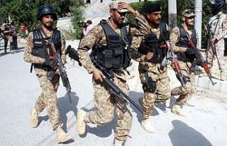 Pakistan'da iki saldırıda 10 asker hayatını kaybetti
