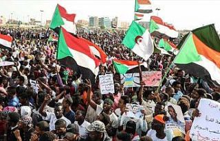 Sudan'da 5 protestocu keskin nişancı ateşiyle öldü