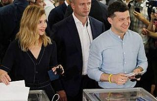 Ukrayna'daki erken genel seçimde Zelenskiy'in partisi...