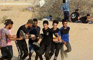 İsrail askerleri Gazze sınırında 74 Filistinliyi...