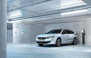 Peugeot'dan yüksek verimli şarj edilebilir hibrit...