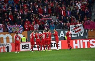 Bayern Münih, Augsburg deplasmanından 1 puanla döndü