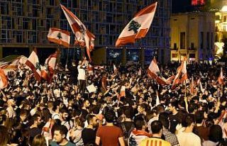 Lübnan'da göstericilerden genel grev ve protestolara...