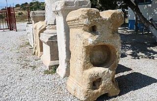 Parion'da bin 900 yıllık 'anıt mezar kitabesi'...