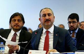 Adalet Bakanı Gül: Kadına şiddeti engelleyecek...