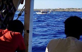 Akdeniz'de kurtarılan 276 düzensiz göçmen için...